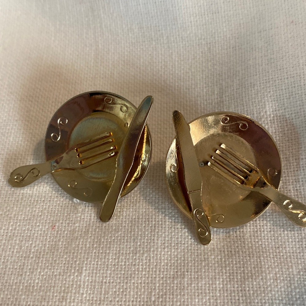 Really Cute Plate, Knife and Fork Vintage Clip on Earrings